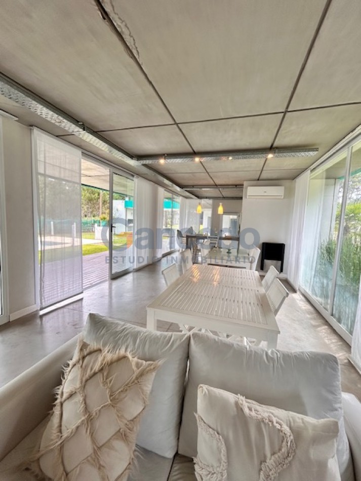 Casa con Pileta. Ubicada en el Nuevo Barrio Alamos, PINAMAR