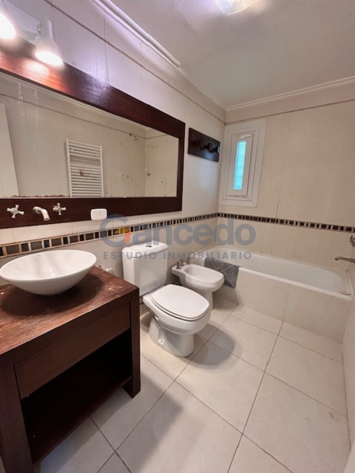 Casa en Carilo sobre Divisadero excelente para familias.