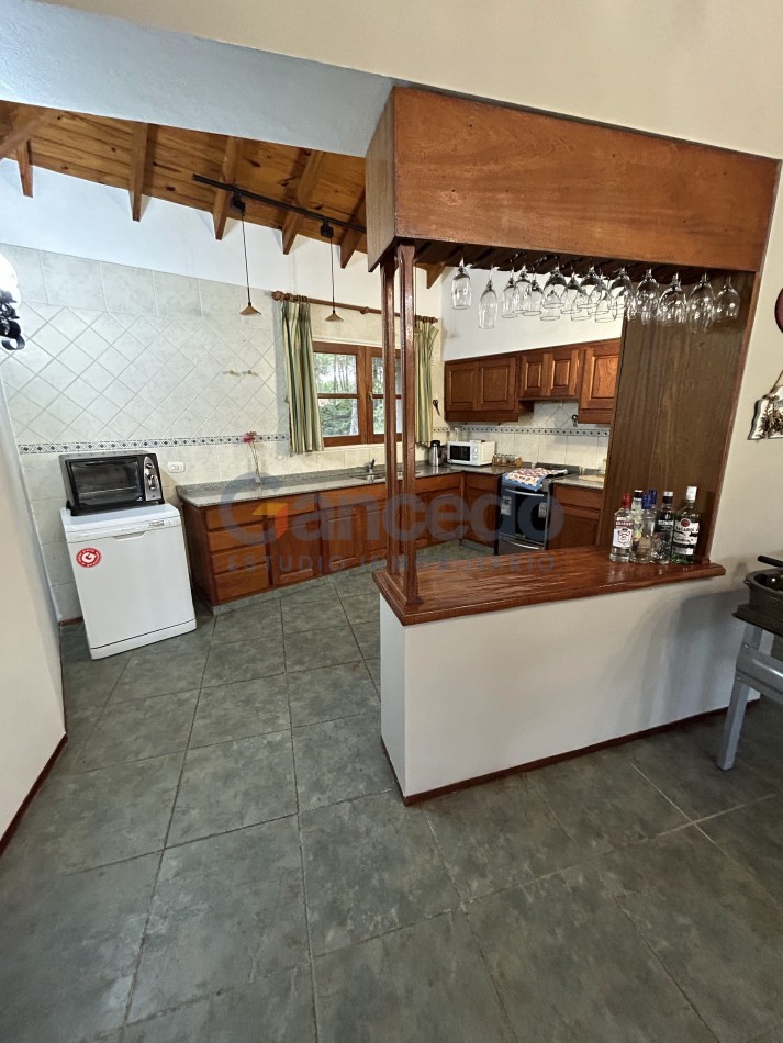 OPORTUNIDAD A LA VENTA Casa de Lujo con Vista al Golf, Pileta y Quincho: en tres lotes, Diseño y Comodidad en Pinamar