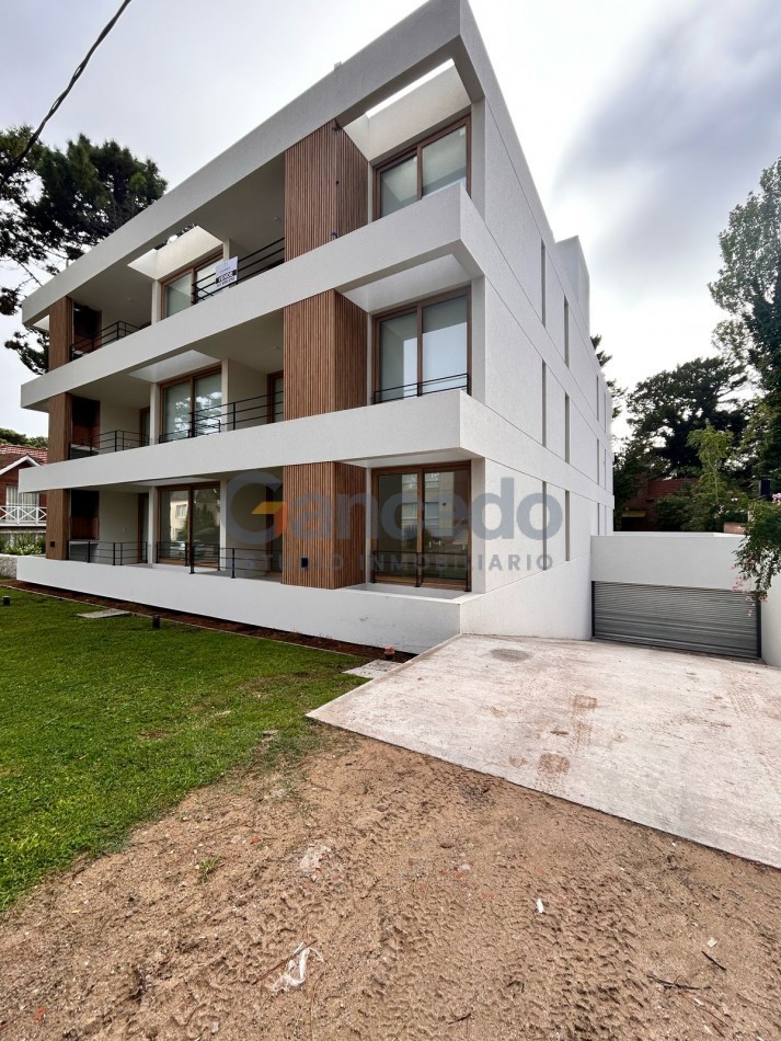 Alquiler Departamento Nuevo en Pinamar con Cochera y Pileta