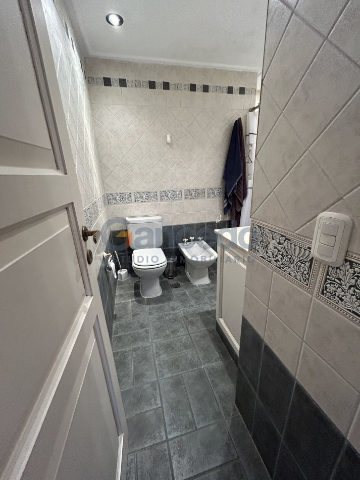 OPORTUNIDAD A LA VENTA Casa de Lujo con Vista al Golf, Pileta y Quincho: en tres lotes, Diseño y Comodidad en Pinamar