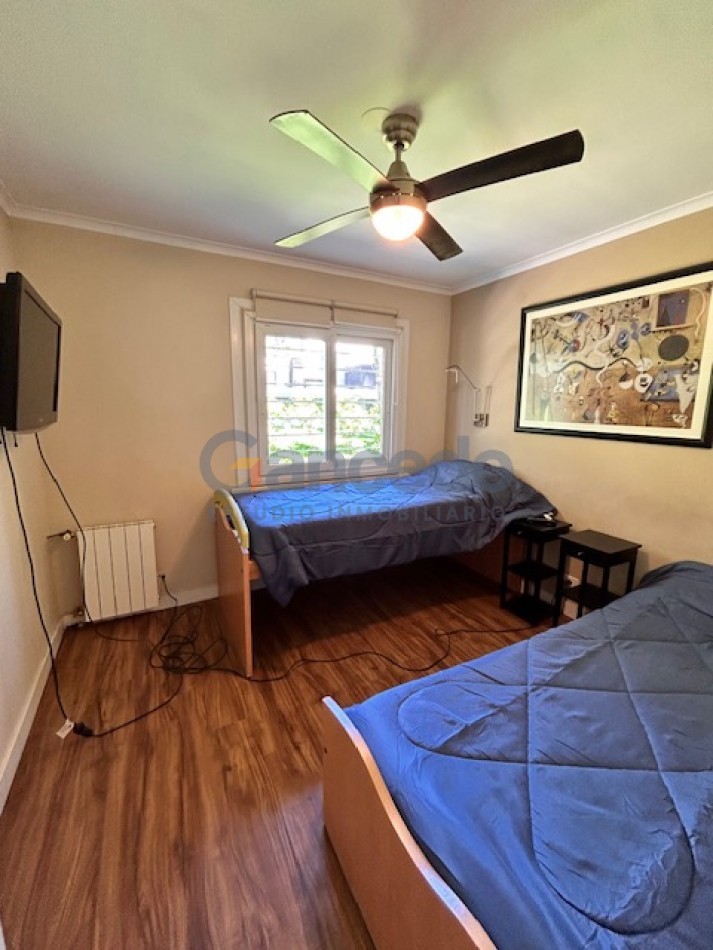 Casa en Carilo sobre Divisadero excelente para familias.