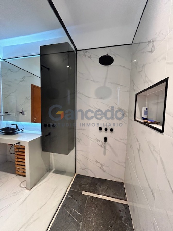 CASA EN VALERIA CON PILETA A UNA CUADRA DE CARILO