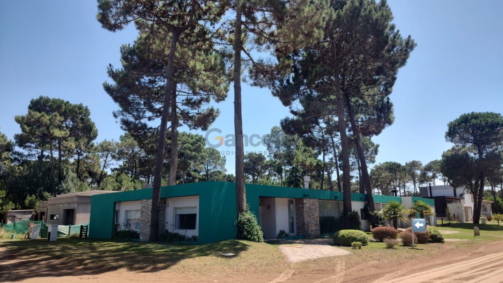 Casa con Pileta. Ubicada en el Nuevo Barrio Alamos, PINAMAR