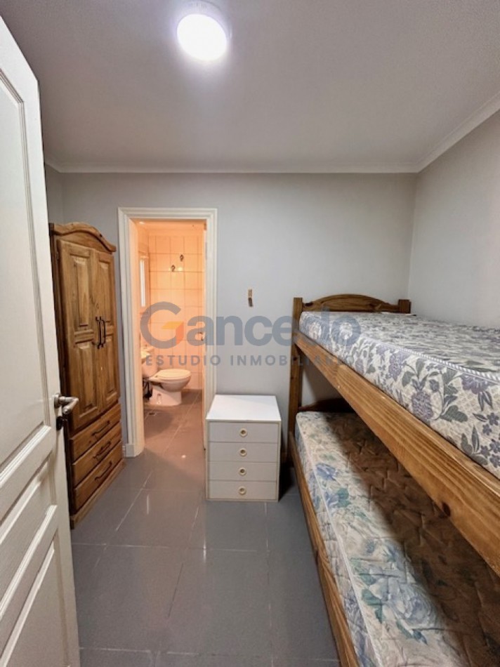 Casa en Carilo sobre Divisadero excelente para familias.