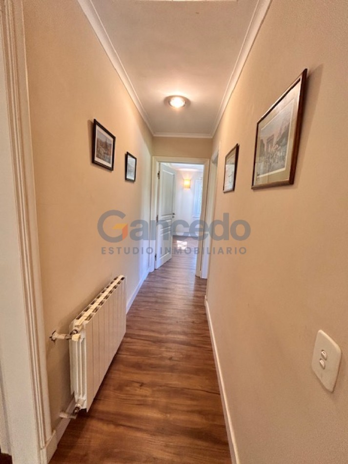 Casa en Carilo sobre Divisadero excelente para familias.