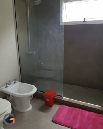 Casa con Pileta. Ubicada en el Nuevo Barrio Alamos, PINAMAR