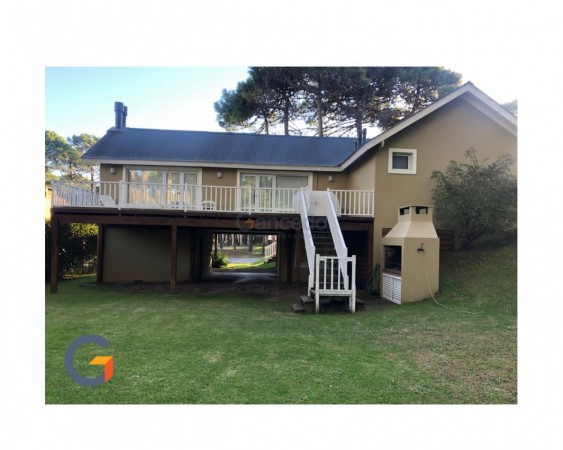 Casa en Alquiler temporal PINAMAR 3 DORM parrilla y jardin