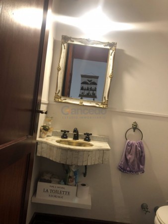 Amplia Casa en Alquiler Temporario Golf Nuevo, Pinamar: 5 Dormitorios, Gran Jardin y Galeria Cubierta