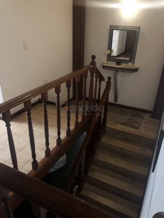 Amplia Casa en Alquiler Temporario Golf Nuevo, Pinamar: 5 Dormitorios, Gran Jardin y Galeria Cubierta