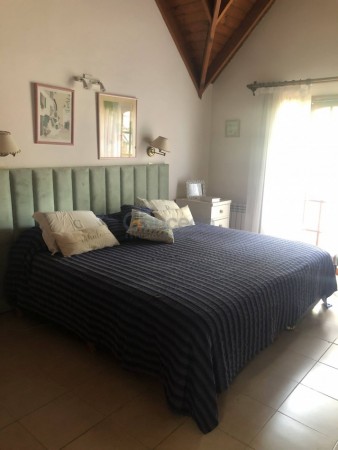 Amplia Casa en Alquiler Temporario Golf Nuevo, Pinamar: 5 Dormitorios, Gran Jardin y Galeria Cubierta