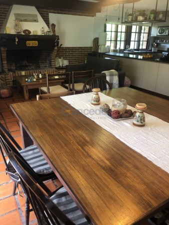 Amplia Casa en Alquiler Temporario Golf Nuevo, Pinamar: 5 Dormitorios, Gran Jardin y Galeria Cubierta