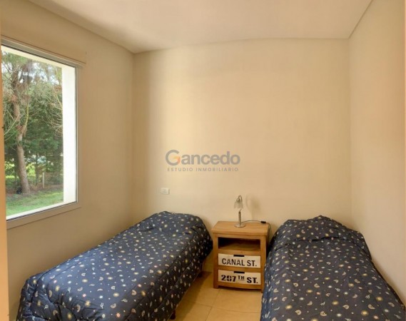 Casa en Venta en La Herradura, Pinamar: Arquitectura Elegante, Balcon con Vista a la Cancha de Polo y Pileta Climatizada