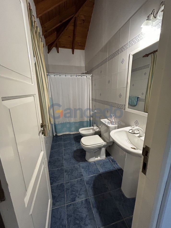 OPORTUNIDAD A LA VENTA Casa de Lujo con Vista al Golf, Pileta y Quincho: en tres lotes, Diseño y Comodidad en Pinamar
