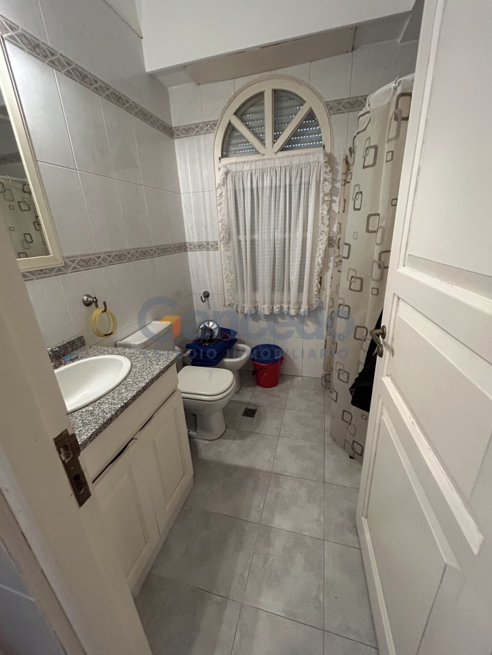 OPORTUNIDAD A LA VENTA Casa de Lujo con Vista al Golf, Pileta y Quincho: en tres lotes, Diseño y Comodidad en Pinamar