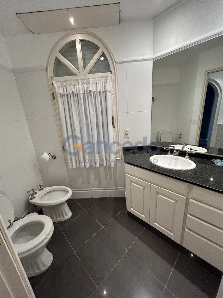 OPORTUNIDAD A LA VENTA Casa de Lujo con Vista al Golf, Pileta y Quincho: en tres lotes, Diseño y Comodidad en Pinamar
