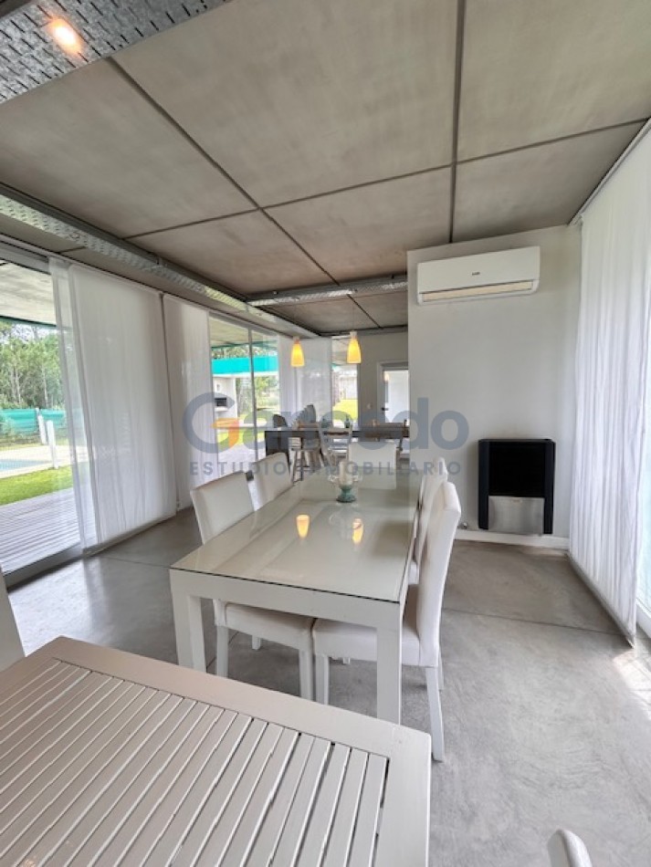 Casa con Pileta. Ubicada en el Nuevo Barrio Alamos, PINAMAR