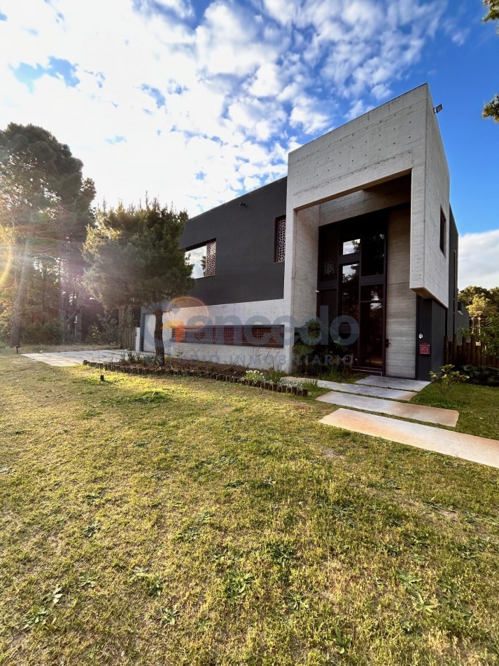 CASA EN ISLA DEL GOLF CON PILETA PINAMAR ALQUILER TEMPORAL