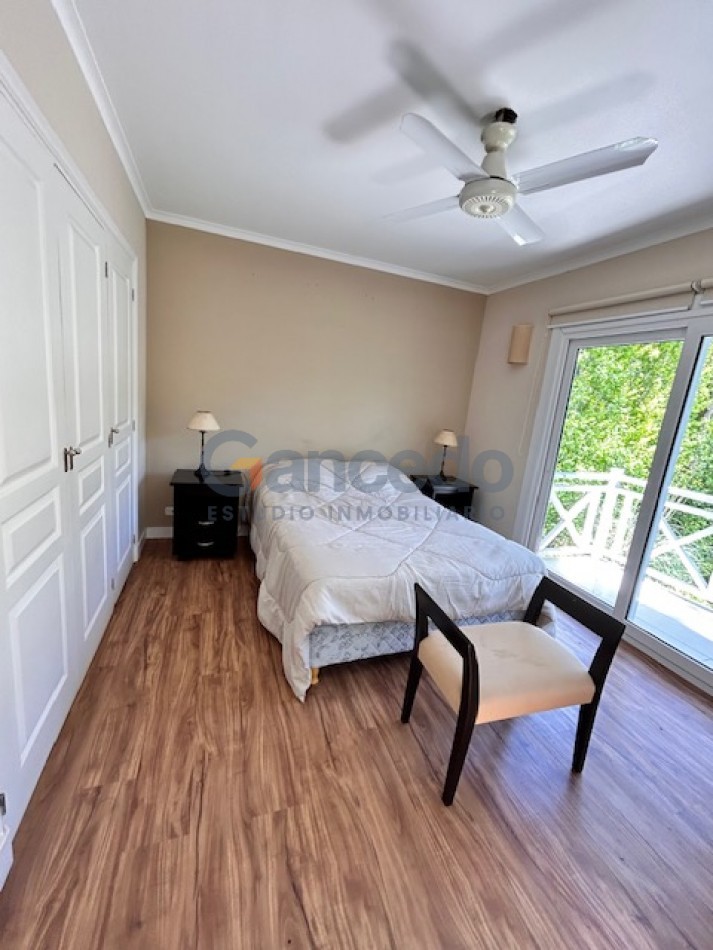 Casa en Carilo sobre Divisadero excelente para familias.