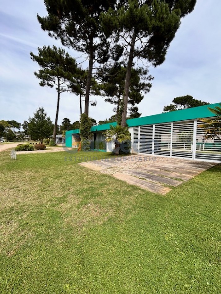 Casa con Pileta. Ubicada en el Nuevo Barrio Alamos, PINAMAR
