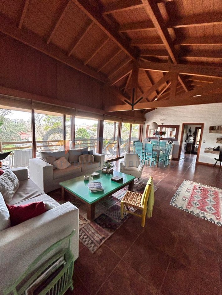 Casa a Dos Cuadras de la Playa en Lasalle, Pinamar