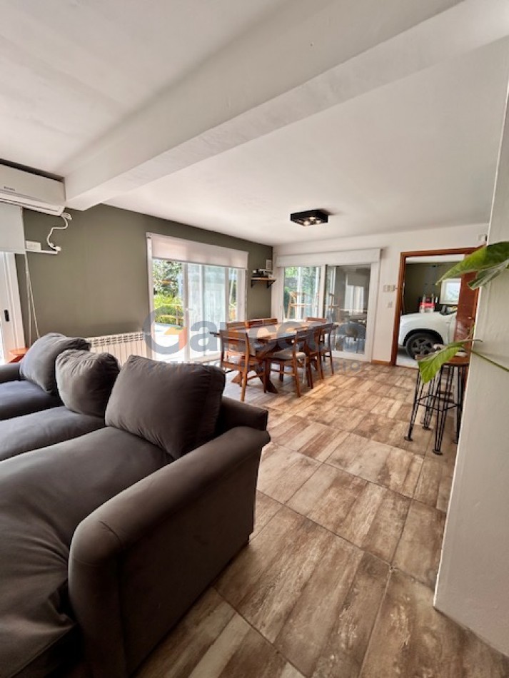 CASA EN VALERIA CON PILETA A UNA CUADRA DE CARILO