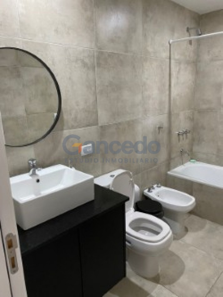 MODERNA CASA CON PILETA BARRIO ALAMOS PINAMAR