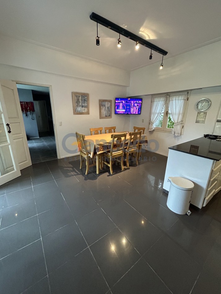 OPORTUNIDAD A LA VENTA Casa de Lujo con Vista al Golf, Pileta y Quincho: en tres lotes, Diseño y Comodidad en Pinamar