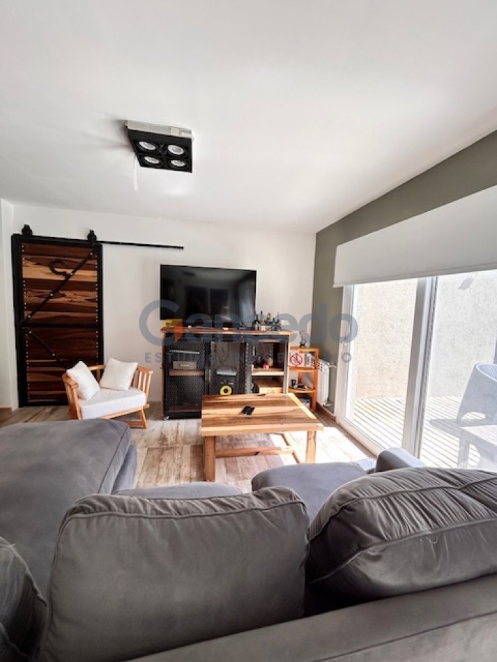 CASA EN VALERIA CON PILETA A UNA CUADRA DE CARILO
