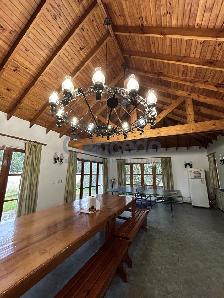OPORTUNIDAD A LA VENTA Casa de Lujo con Vista al Golf, Pileta y Quincho: en tres lotes, Diseño y Comodidad en Pinamar