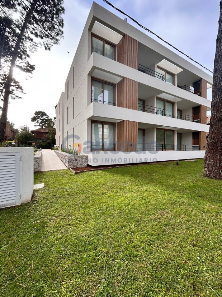 Alquiler Departamento Nuevo en Pinamar con Cochera y Pileta