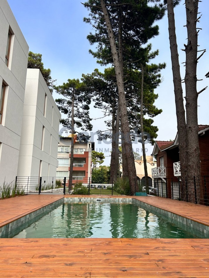 Alquiler Departamento Nuevo en Pinamar con Cochera y Pileta