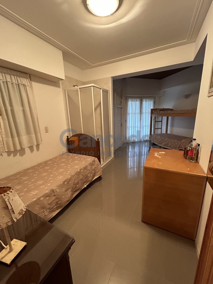 OPORTUNIDAD A LA VENTA Casa de Lujo con Vista al Golf, Pileta y Quincho: en tres lotes, Diseño y Comodidad en Pinamar