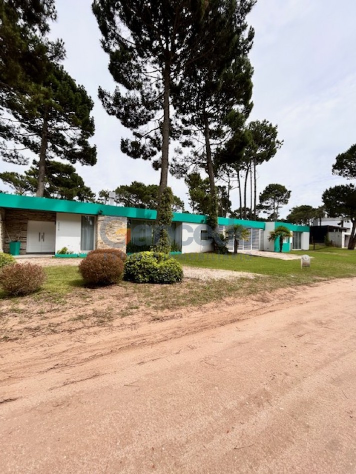 Casa con Pileta. Ubicada en el Nuevo Barrio Alamos, PINAMAR
