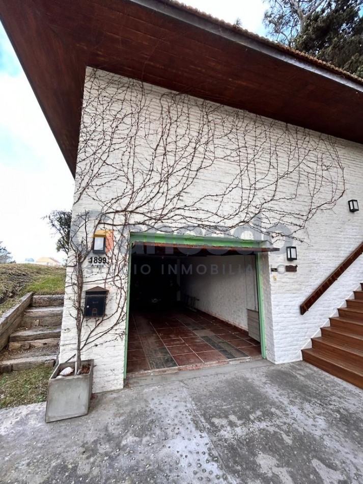 Casa a Dos Cuadras de la Playa en Lasalle, Pinamar