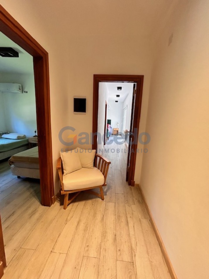 CASA EN VALERIA CON PILETA A UNA CUADRA DE CARILO