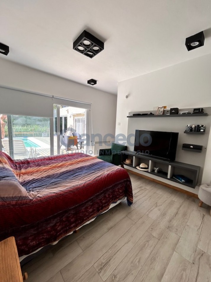 CASA EN VALERIA CON PILETA A UNA CUADRA DE CARILO