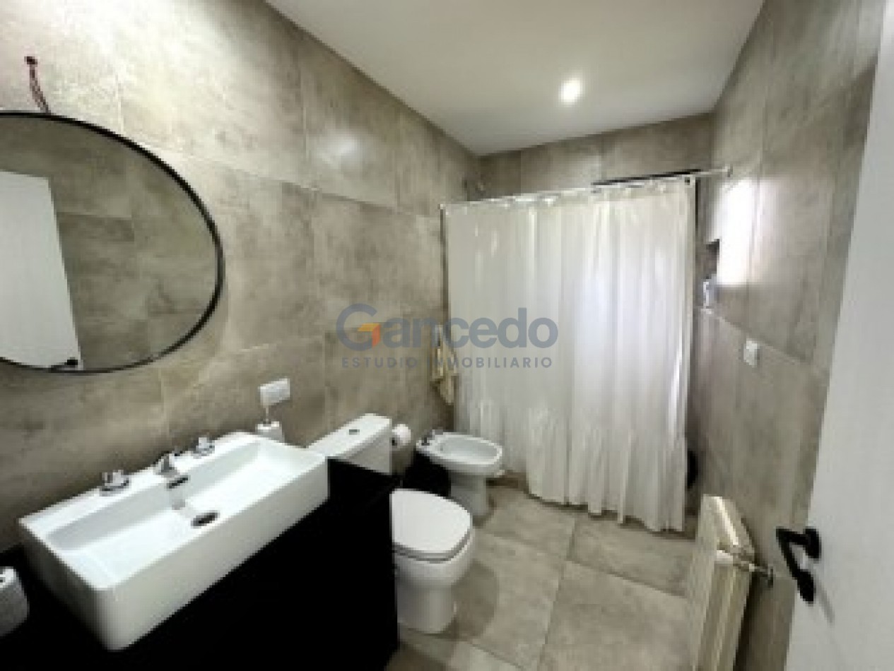 MODERNA CASA CON PILETA BARRIO ALAMOS PINAMAR