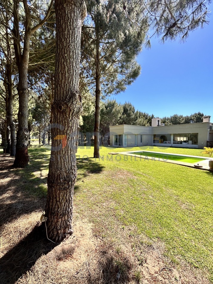 ALQUILER VERANO 2025 EXCLUSIVA CASA CON PILETA BARRIO LA HERRADURA PINAMAR