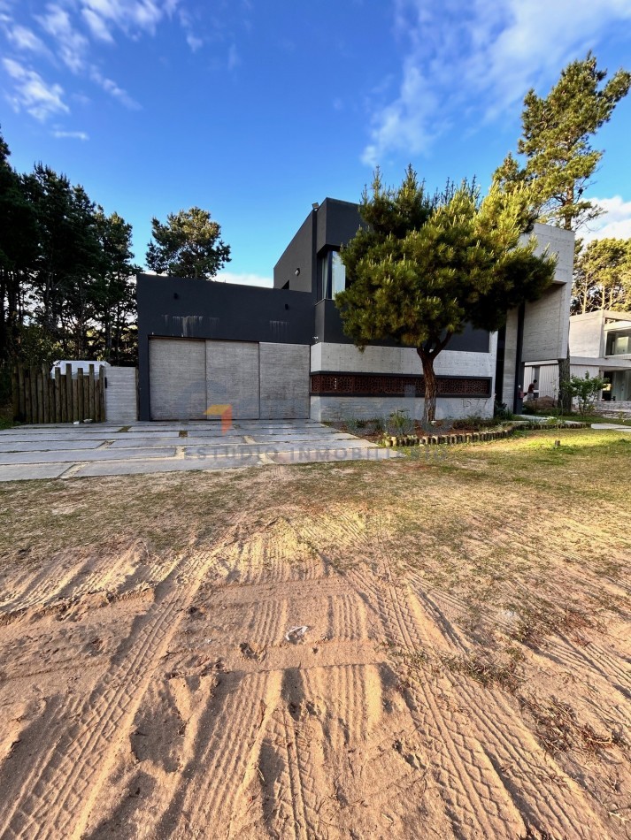 CASA EN ISLA DEL GOLF CON PILETA PINAMAR ALQUILER TEMPORAL