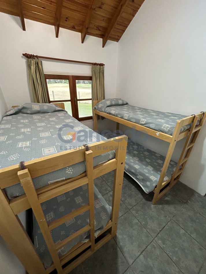 OPORTUNIDAD A LA VENTA Casa de Lujo con Vista al Golf, Pileta y Quincho: en tres lotes, Diseño y Comodidad en Pinamar