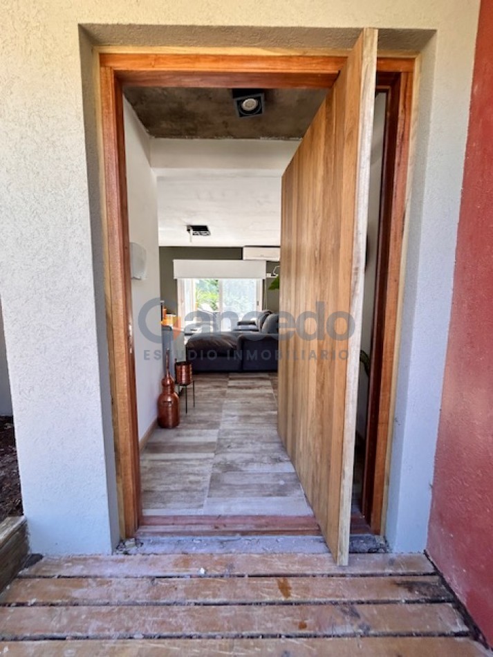 CASA EN VALERIA CON PILETA A UNA CUADRA DE CARILO