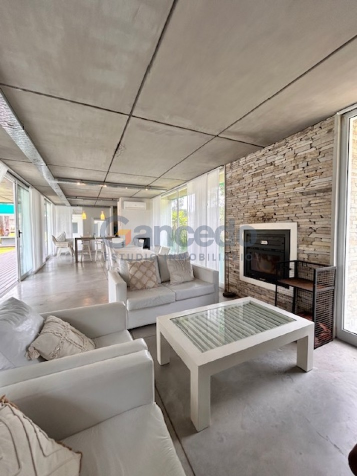 Casa con Pileta. Ubicada en el Nuevo Barrio Alamos, PINAMAR