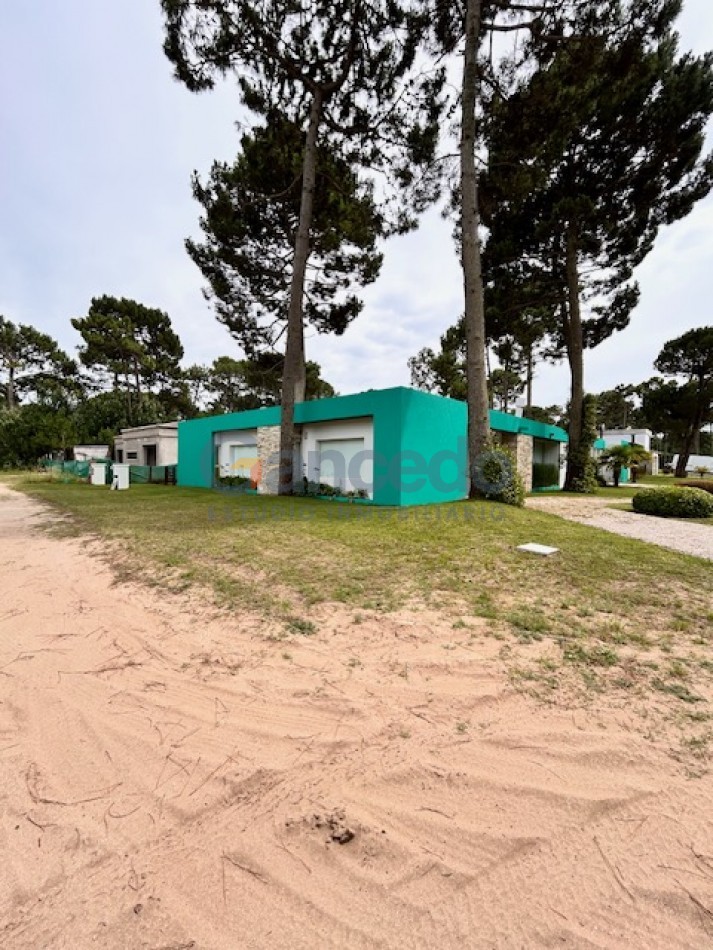 Casa con Pileta. Ubicada en el Nuevo Barrio Alamos, PINAMAR