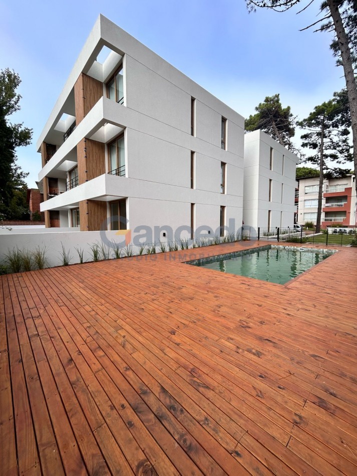 Alquiler Departamento Nuevo en Pinamar con Cochera y Pileta