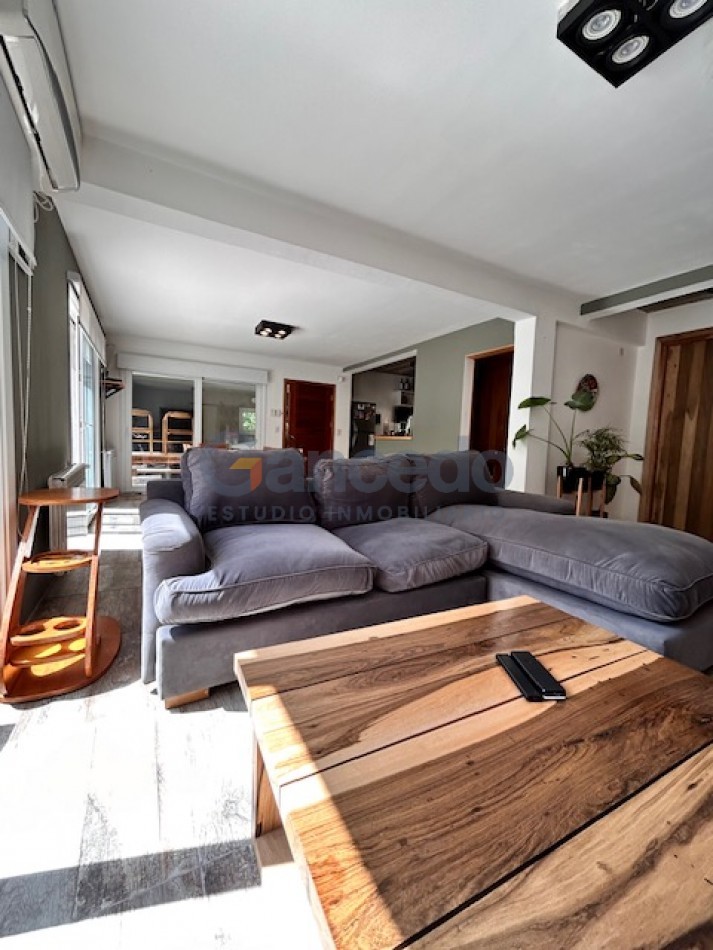 CASA EN VALERIA CON PILETA A UNA CUADRA DE CARILO