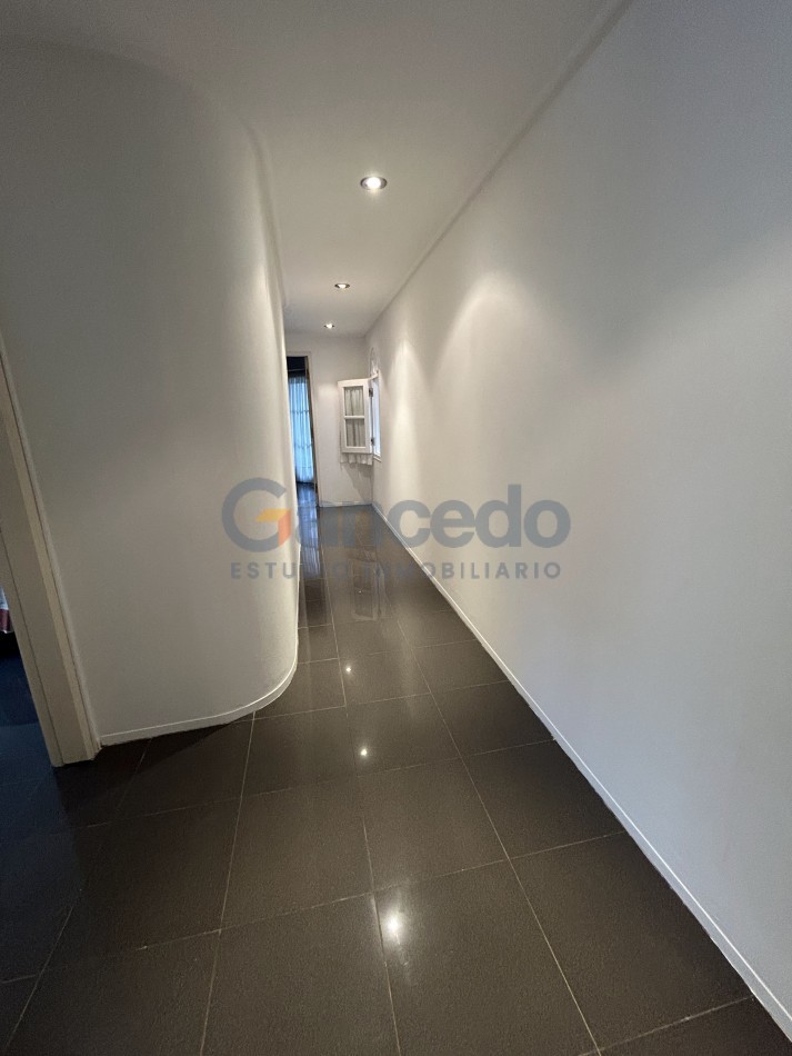 OPORTUNIDAD A LA VENTA Casa de Lujo con Vista al Golf, Pileta y Quincho: en tres lotes, Diseño y Comodidad en Pinamar