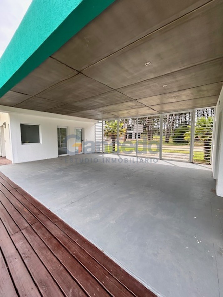Casa con Pileta. Ubicada en el Nuevo Barrio Alamos, PINAMAR