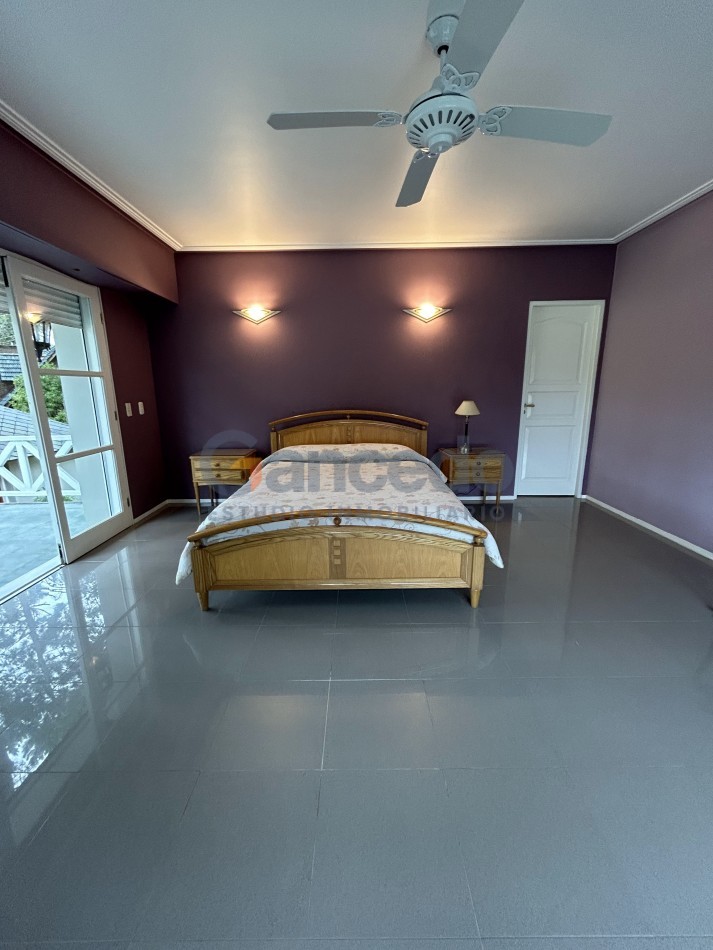OPORTUNIDAD A LA VENTA Casa de Lujo con Vista al Golf, Pileta y Quincho: en tres lotes, Diseño y Comodidad en Pinamar