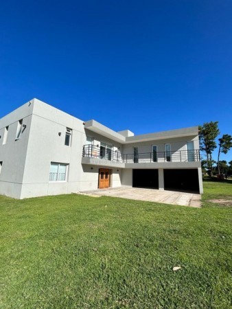 Casa En Venta En Barrio Ecuestre Costa Esmeralda Con Pileta, Playroom Y Acceso A Cancha De Polo